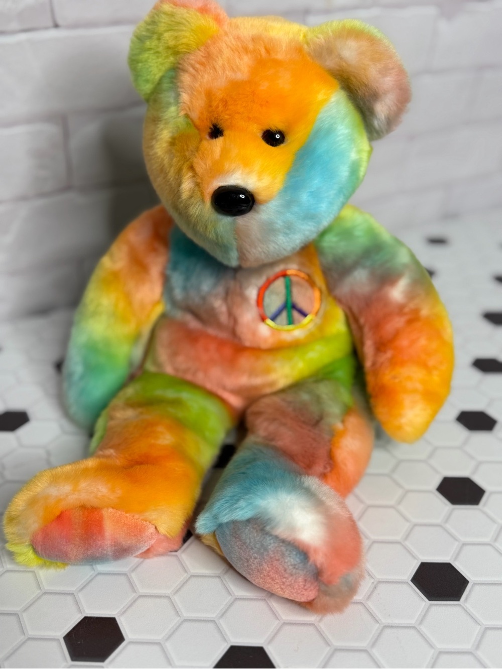 1999 Ty Beanie Buddies Peace Bear 9335 Vivid Tie Dye Plush TyLon Rainbow Teddy